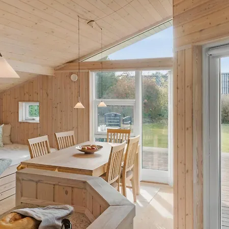 Casa de Férias In Vaeggerlose With Wifi Bøtø By
