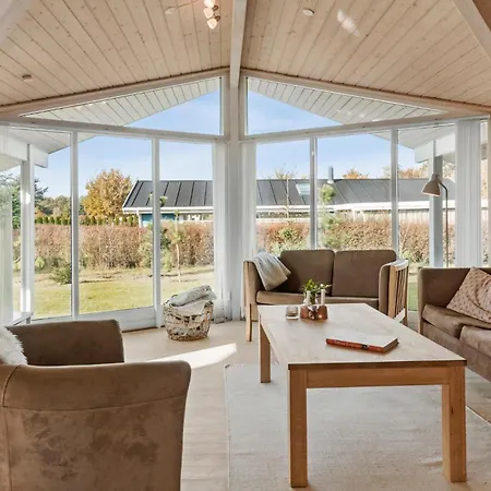 Casa de Férias In Vaeggerlose With Wifi Bøtø By